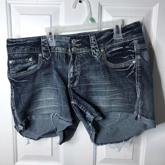 Reign Woman 14 Shorts Used 3 Button Has Some Flaws - Picture 1 of 6